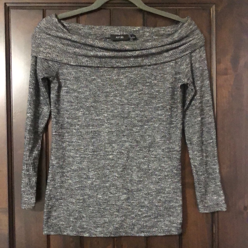 Women’s Off-The-Shoulder sweater!